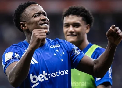 Cruzeiro segura pressão no fim e vence a Chapecoense no Brasileirão