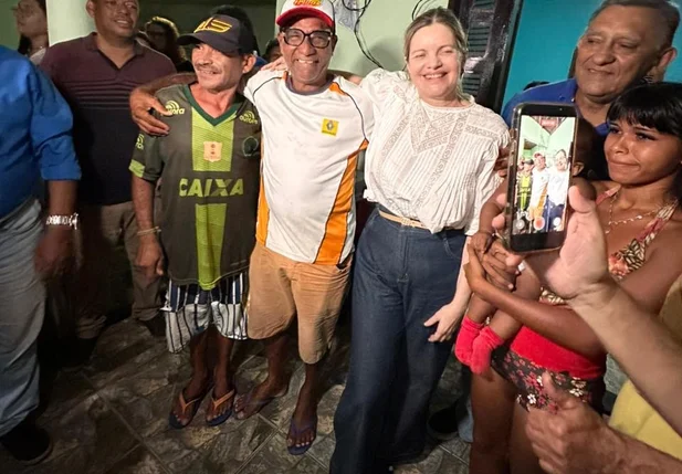Deputada Gracinha Mão Santa durante agenda