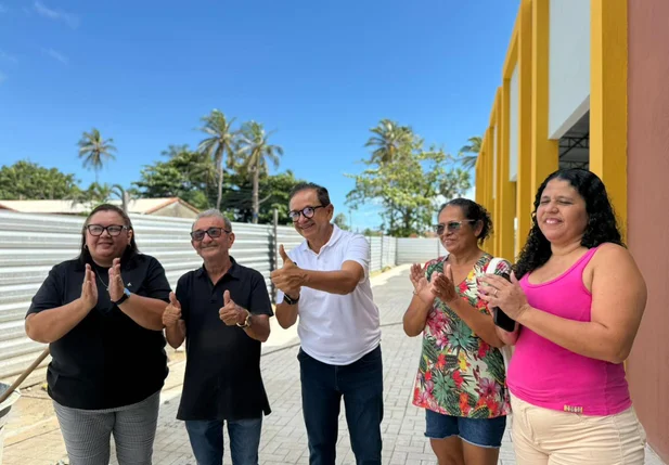 Deputado Dr. Hélio acompanha fase final das obras do Mercado Municipal de Luís Correia