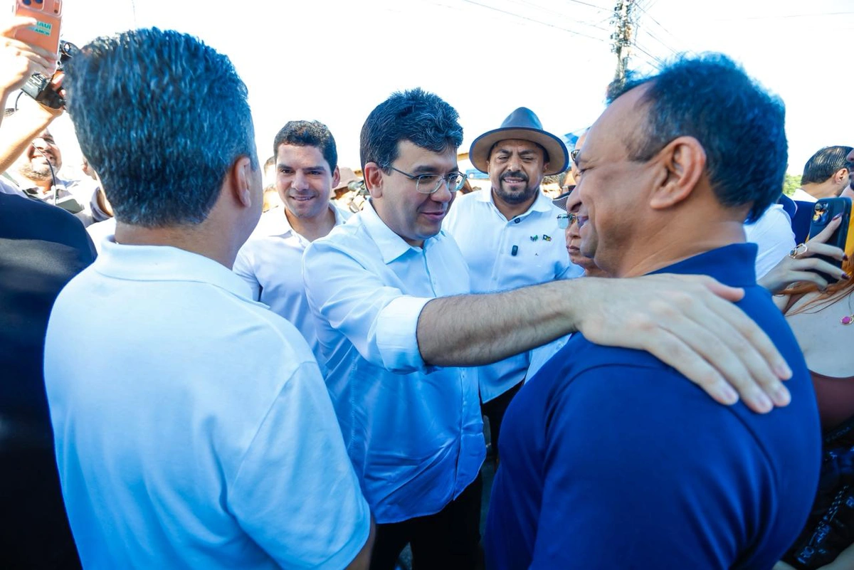 Deputado Fábio Abreu acompanha obras do Mais Asfalto na zona leste de Teresina