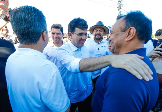 Deputado Fábio Abreu acompanha obras do Mais Asfalto na zona leste de Teresina
