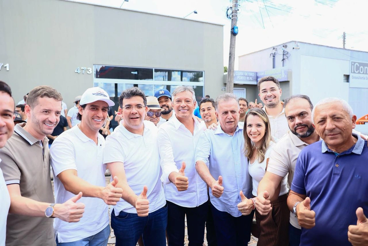 Deputado Flávio Júnior acompanha obras de asfaltamento em Valença do Piauí