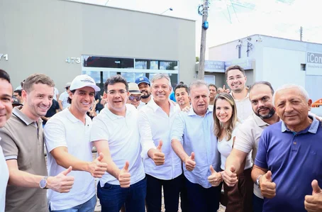 Deputado Flávio Júnior acompanha obras de asfaltamento em Valença do Piauí