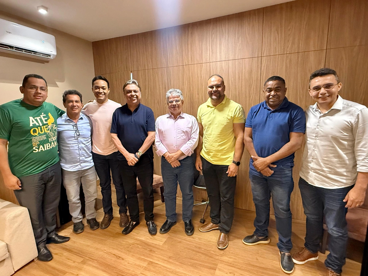 Deputado Júlio Arcoverde recebe comitiva de Floriano para discutir investimentos