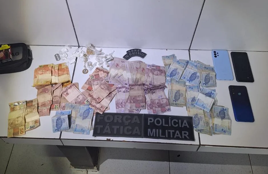 Dinheiro e drogas apreendidas