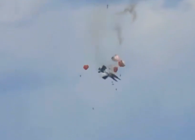 Dois jatos militares colidem durante show aéreo nos Estados Unidos