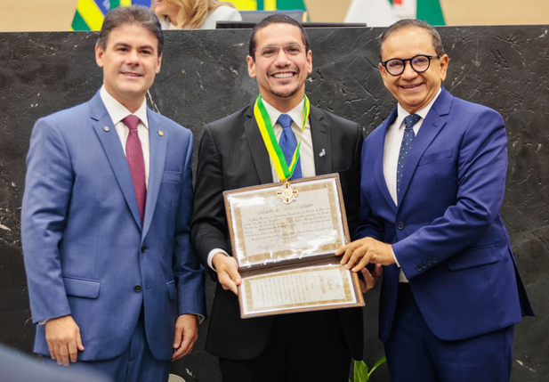 Dr. Hélio participa de sessão solene pelos 191 anos da Alepi