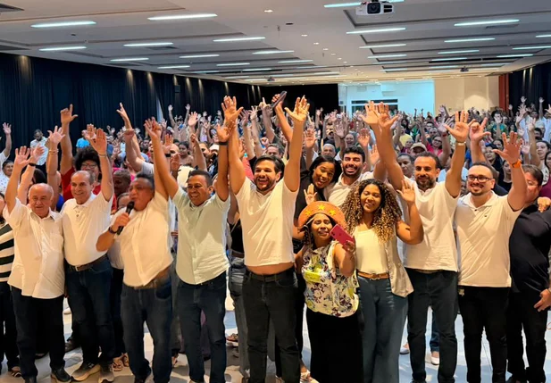 Draga Alana e Dudu reúnem lideranças no Centro de Teresina e reforçam projeto eleitoral para 2026