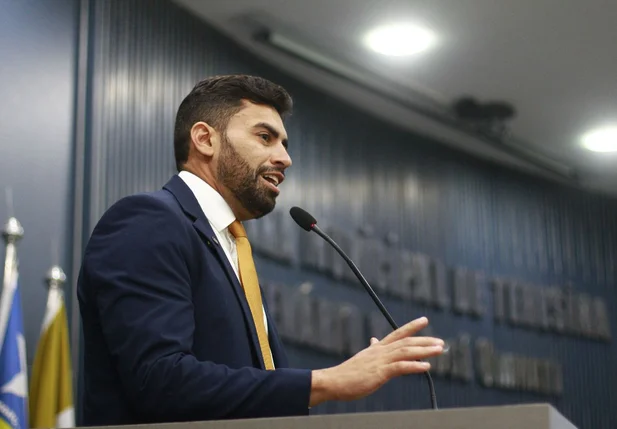 Draga Alana protocola projeto para garantir direitos e corrigir distorções salariais na saúde de Teresina