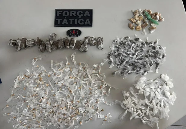 Drogas apreendidas na Vila Mandacaru