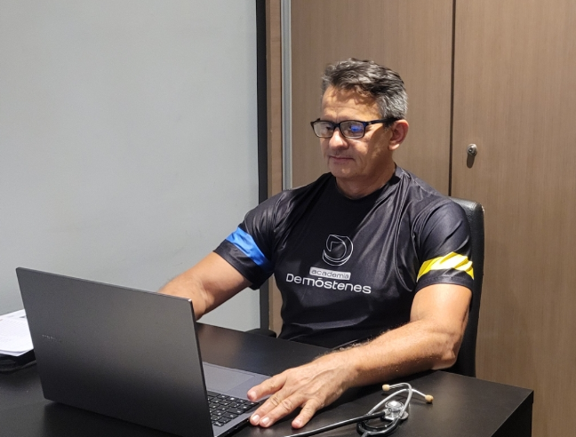 Emagrecer rápido demais pode lhe deixar com “cara de maracujá”