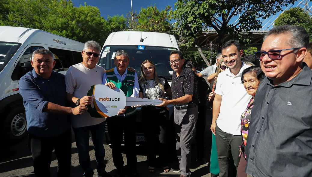 Entrega de veículos do MobSUAS