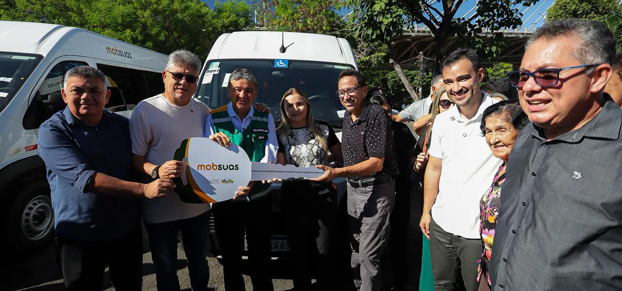 Entrega de veículos do MobSUAS