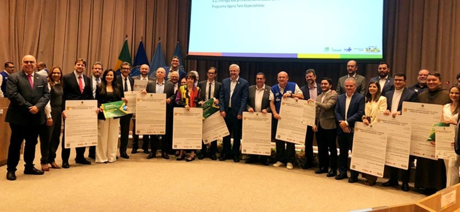 Entrega dos primeiros Certificados de Valor de Crédito Financeiro (CVCF) para hospitais privados