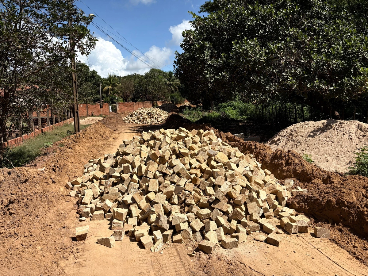 Esperantina avança com obras de pavimentação na localidade Canto da Palmeira