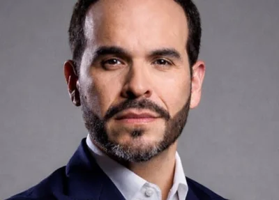 Espriella lidera primeiro turno no Colômbia