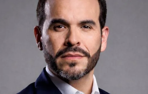 Espriella lidera primeiro turno no Colômbia