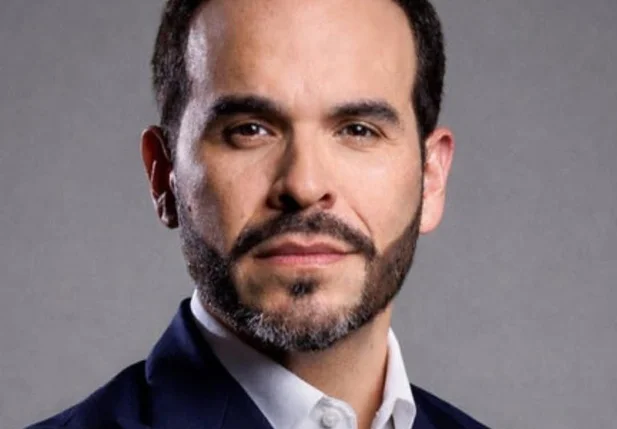 Espriella lidera primeiro turno no Colômbia