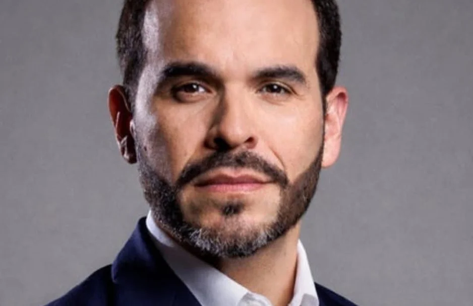 Espriella lidera primeiro turno no Colômbia