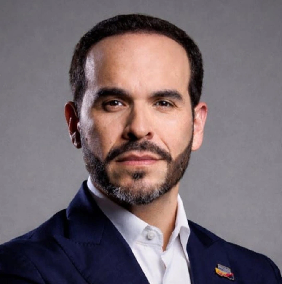 Espriella lidera primeiro turno no Colômbia