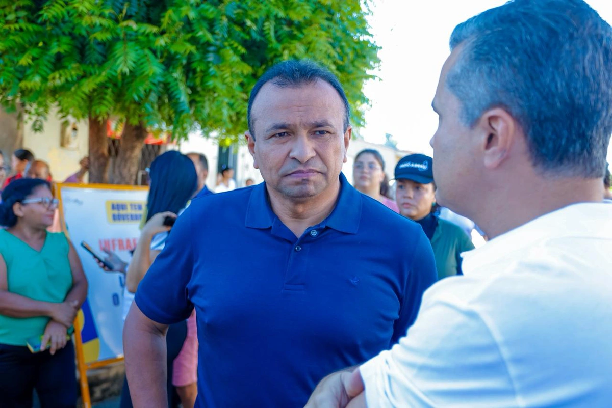 Fábio Abreu acompanha obras do Mais Asfalto em Teresina