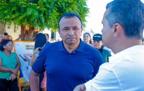 Fábio Abreu acompanha obras do Mais Asfalto em Teresina