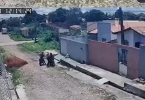 Flagrante de mulher sendo assaltada no bairro Cinturão Verde, em Timon