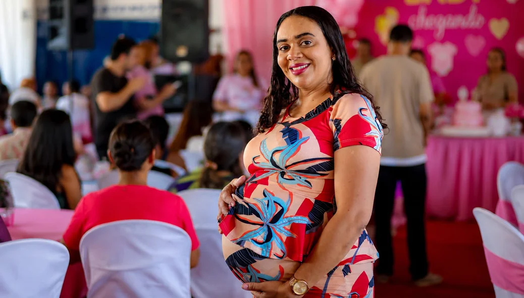 Gestantes acompanhadas pelos serviços socioassistenciais participaram da entrega coletiva de enxovais do Projeto Colo de Mãe, realizada pela Prefeitura de Timon por meio da SEMDES