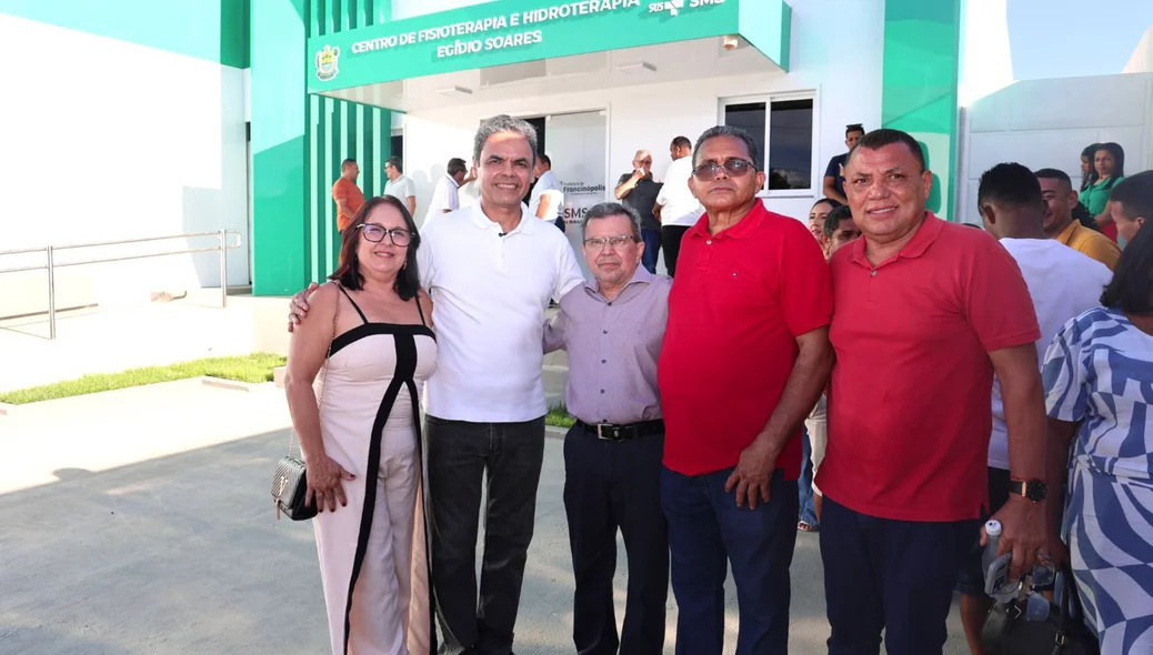 Gil Carlos na inauguração de clínica em Francinópolis