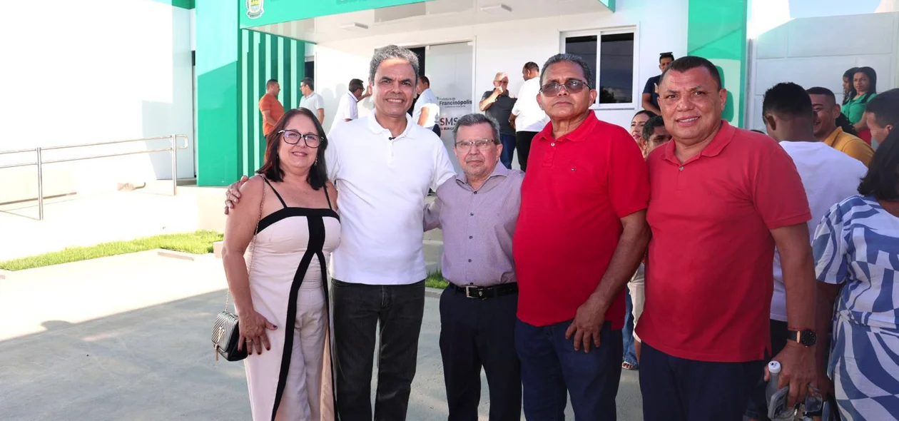Gil Carlos na inauguração de clínica em Francinópolis