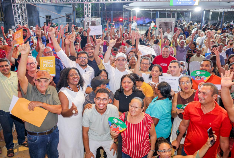 Governador Rafael Fonteles entrega 894 registros na zona norte de Teresina