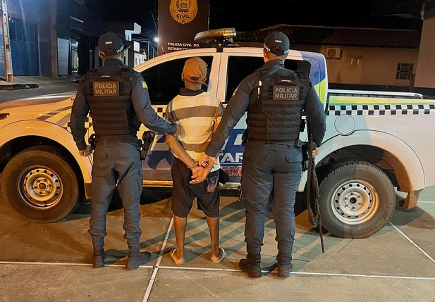 homem identificado pelas iniciais S.P.S. preso na noite desse domingo (17)