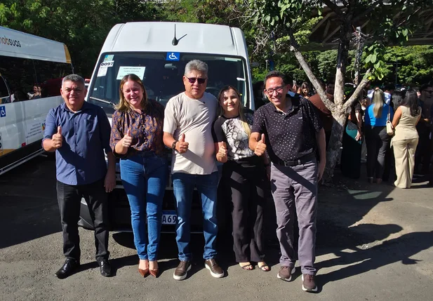 João Mádison comemora chegada de veículos adaptados para reforçar atendimento no Piauí