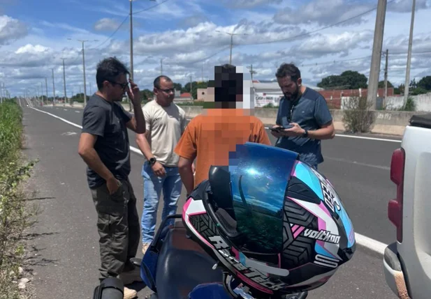 Jovem de 22 anos fazia manobra perigosa em uma motocicleta