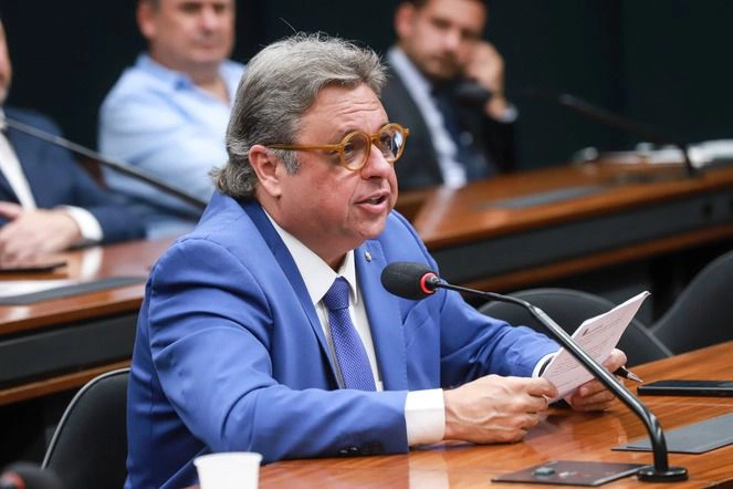 Júlio Arcoverde rebate fake news sobre atuação parlamentar: “sou a favor da redução da escala 6x1”