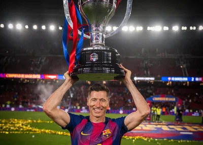Lewandowski anuncia saída do Barcelona após quatro temporadas