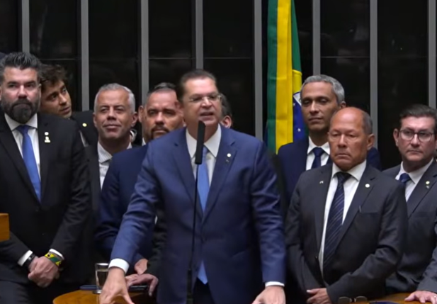 Líder do PL na Câmara dos Deputados diz que partido apoiará escala 4x3
