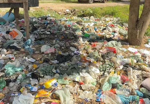 Lixão a céu aberto preocupa moradores no Parque Ideal