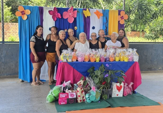 Mães reunidas durante evento