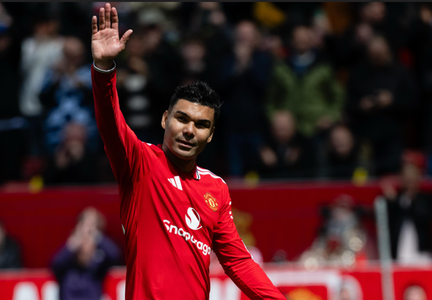 Manchester United derrota o Nottingham na despedida de Casemiro