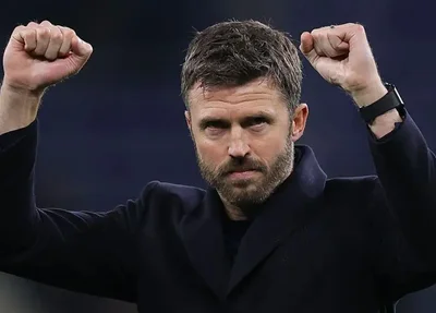 Manchester United efetiva Michael Carrick como treinador