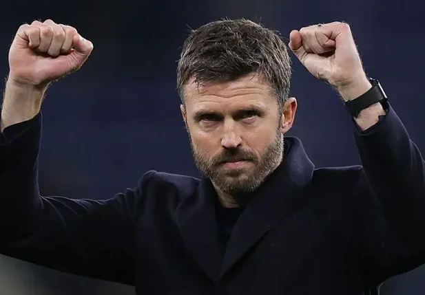 Manchester United efetiva Michael Carrick como treinador