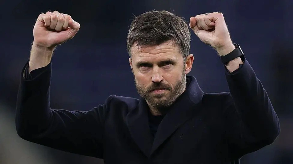 Manchester United efetiva Michael Carrick como treinador