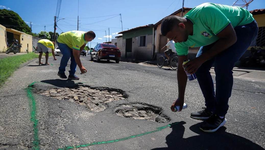 Manifestação de moradores na Rua Desembargador Manoel Felício Pinto