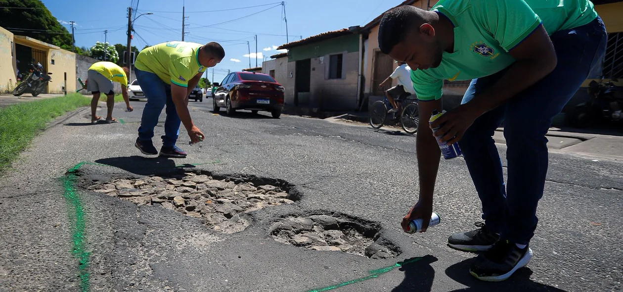 Manifestação de moradores na Rua Desembargador Manoel Felício Pinto