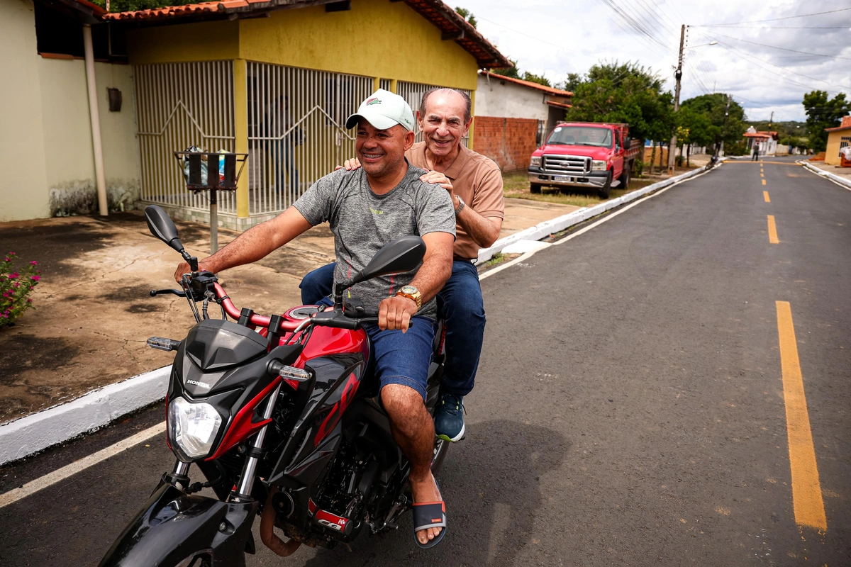 Marcelo Castro inaugura asfalto em ruas de Olho D’Água e Água Branca