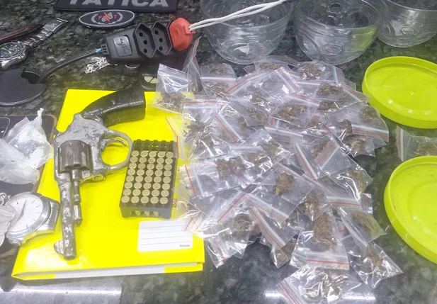 Material apreendido pela Polícia Militar