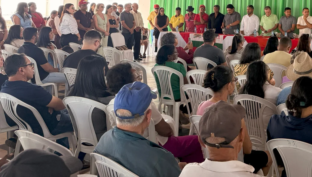 O evento foi realizado na Câmara Municipal, em sessão solene conduzida pelo vereador Maycon Alencar