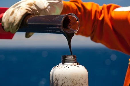 Petróleo sobe após novos ataques dos EUA ao Irã e tensão no Oriente Médio