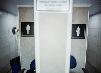 Placa de banheiro feminino e masculino